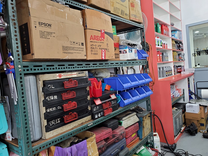 普利擎汽車專業保養中心台北台大店 料件區整潔完備